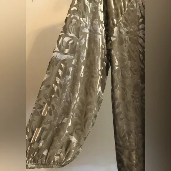 Simply Elegant Women Stylish Embossed Velvet Floral Leaves Design Blouse… - Picture 6 of 11